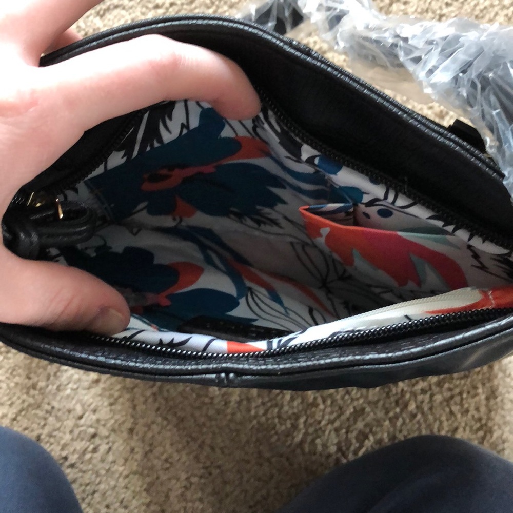 Moda Crossbody - Picture 4 of 4